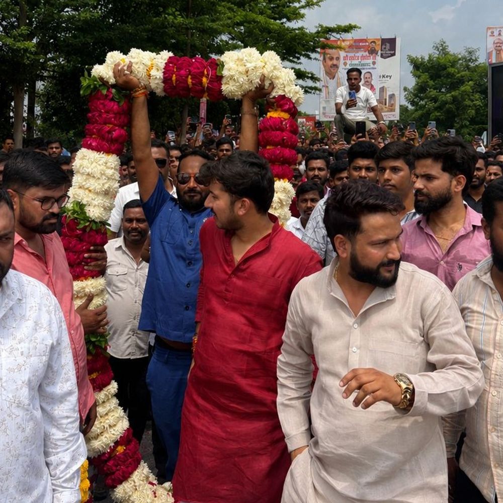भाजपा महामंत्री हरीश द्विवेदी लखनऊ पहुंचे:राष्ट्रीय महामंत्री बनने के बाद कार्यकर्ताओं ने किया स्वागत