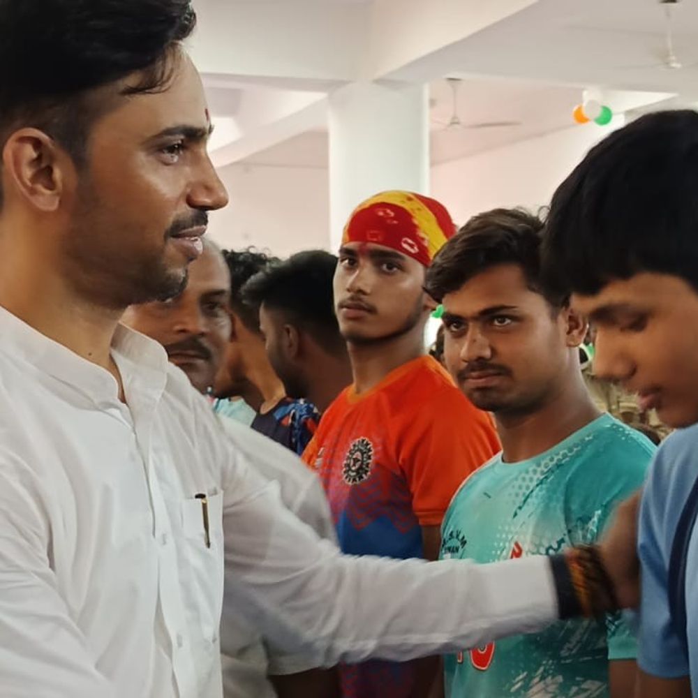 सीवान में DM रोज एक घंटा खेलने की दी सलाह:राष्ट्रीय खेल दिवस पर खिलाड़ियों का जोश बढ़ाया, भैंसाखाल में स्विमिंग पूल-मल्टीपर्पस हॉल बनेगा