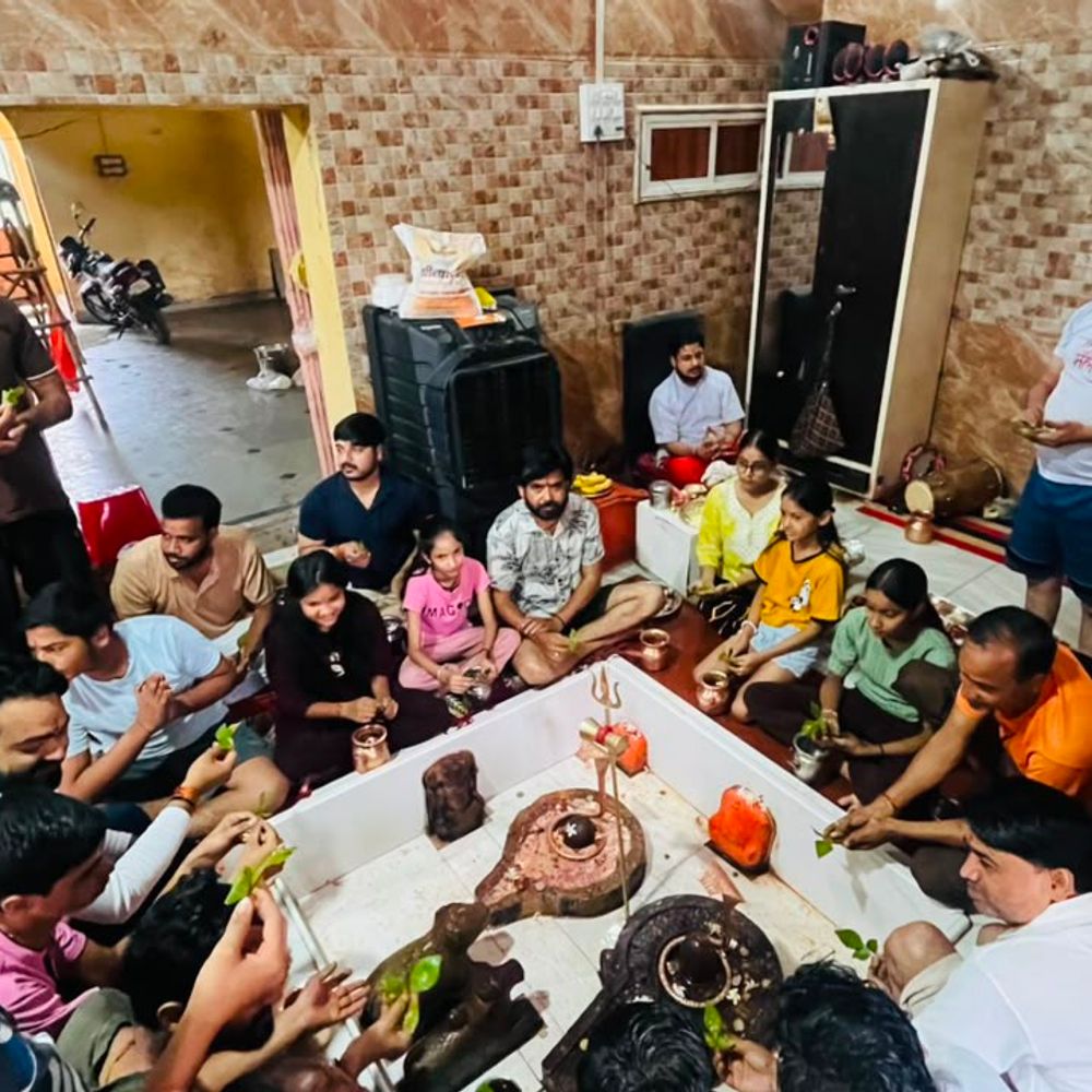 सावन के तीसरे सोमवार शिवालयों में उमड़ी भीड़:श्रद्धालुओं ने किया रुद्राभिषेक, शहर से गांवों तक गूंजे हर-हर महादेव के जयकारे