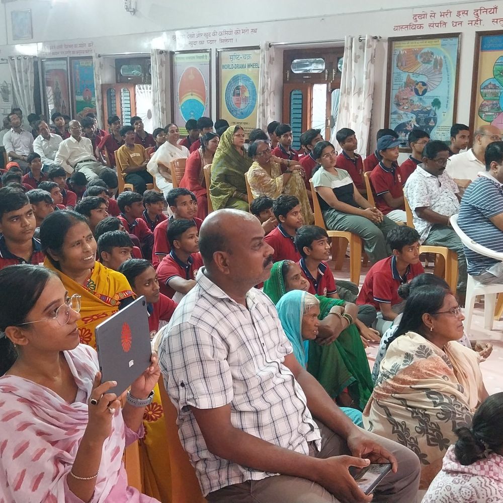 अररिया में नशा मुक्ति अभियान:SP ने बच्चों को बताए नशे के नुकसान, गलत संगति से बचने की सलाह, मेडिटेशन से गुस्सा नियंत्रित करने का संदेश