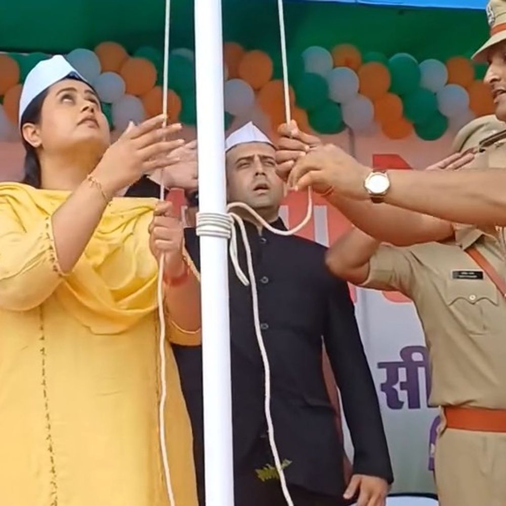 सीतामढ़ी में प्रभारी मंत्री श्रेयसी सिंह ने किया ध्वजारोहण:मंत्री ने कहा- विकसित भारत के निर्माण में हर नागरिक की भूमिका अहम, जिले के विकास पर दिया जोर