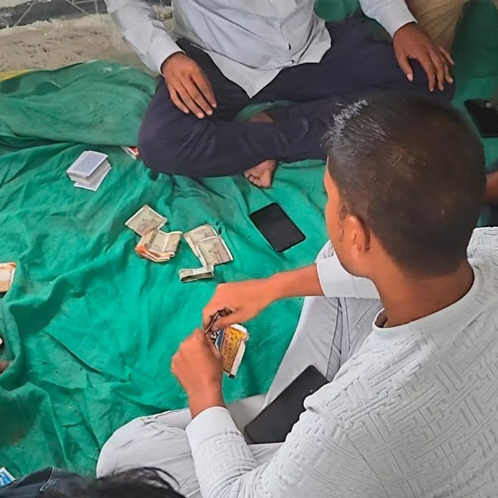 शाजापुर में जुआ खेलते 8 लोग पकड़ाए:पुलिस को एक जगह से 40 हजार और दूसरी से 15 हजार रुपए मिले