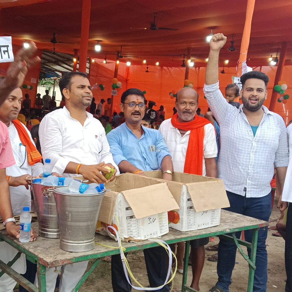 कांवरियों की सेवा के लिए पखरौनी में लगा शिविर:सांसद, विधायक सहित कई नेताओं ने किया उद्घाटन