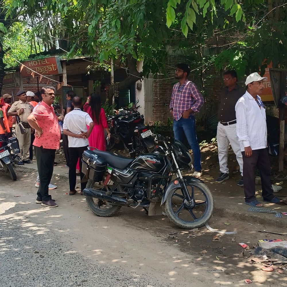 कटिहार में नगर निगम का अतिक्रमण पर चला बुलडोजर:मिर्चाईबाड़ी से कारगिल चौक तक अभियान; 10,500 रुपए जुर्माना वसूला