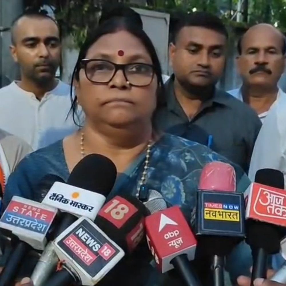 महोबा में मंत्री कृष्णा पासवान की जुबान फिसली:बोलीं- बच्चों का भविष्य खराब कर रही पीडीए सरकार; सपा-कांग्रेस पर साधा निशाना