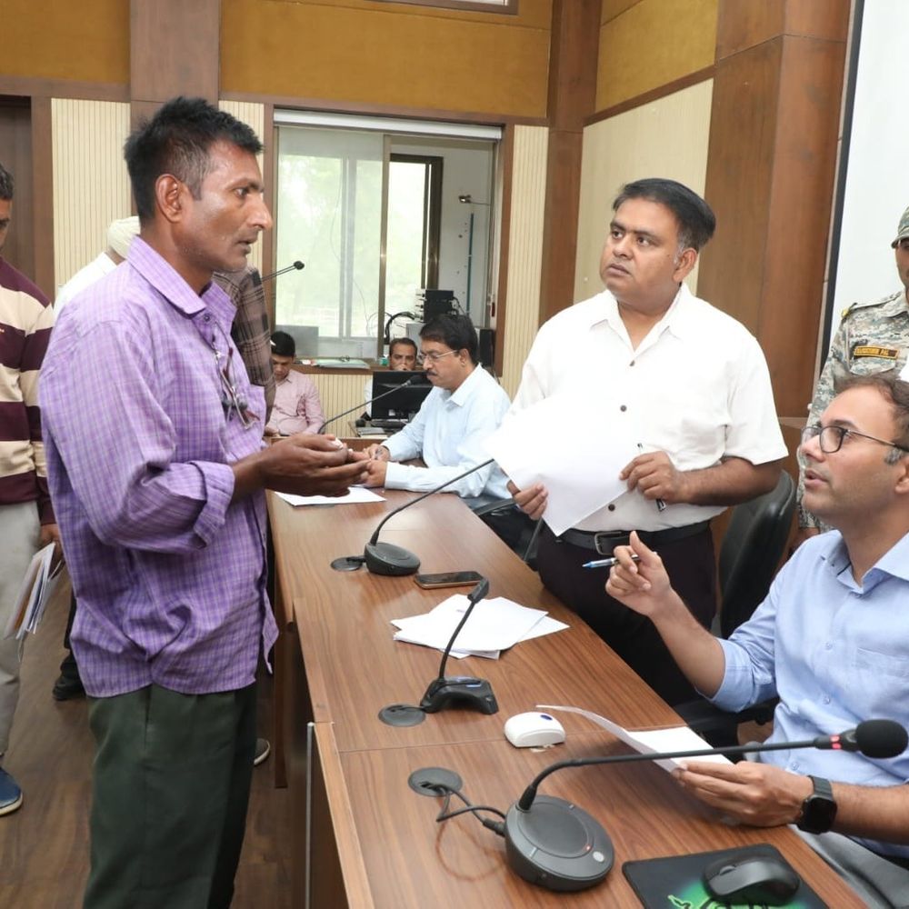 कटनी में कलेक्टर ने सुनीं 100 से अधिक समस्याएं:बिजली-पानी और सीमांकन की सबसे ज्यादा शिकायतें; अधिकारियों को त्वरित निराकरण के निर्देश