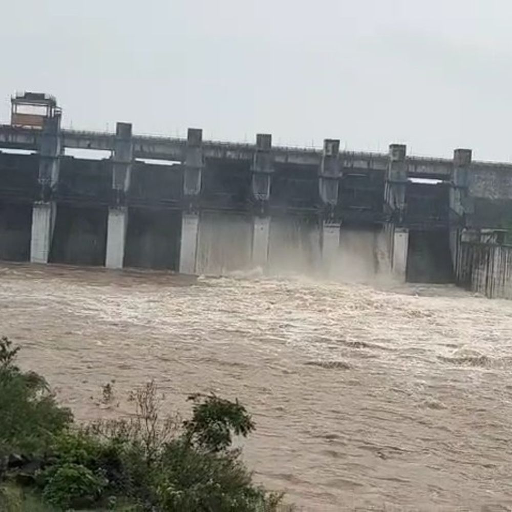 खरगोन में 24 घंटे में 8 इंच बारिश:अपरवेदा बांध का तीसरा गेट खोला; 24 गांवों में अलर्ट, निचले इलाकों में प्रशासन की निगरानी बढ़ी