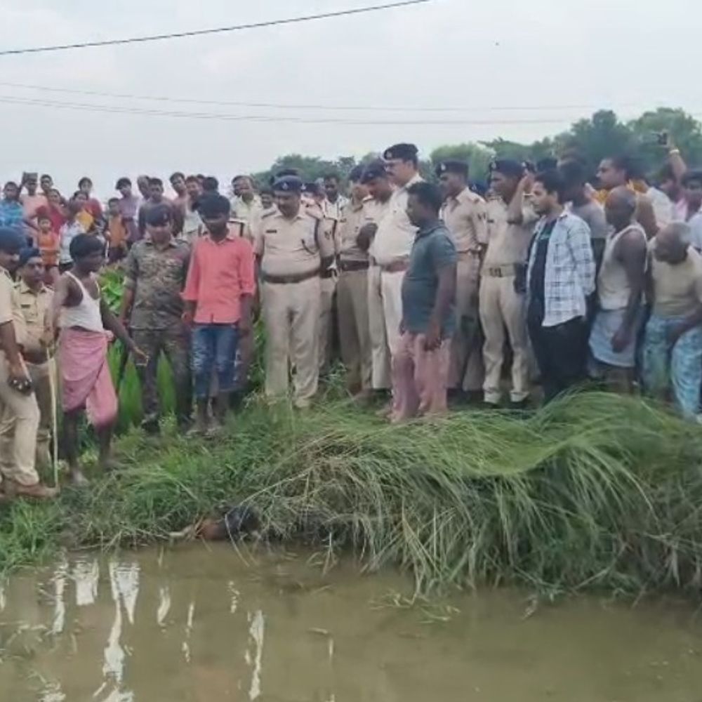 3 महीने के मासूम का शव गड्ढे में मिला:बेतिया में मां के पास सो रहा था, पुलिस-डॉग एक्सपर्ट लौटे; गांव के चरवाहों की पड़ी नजर