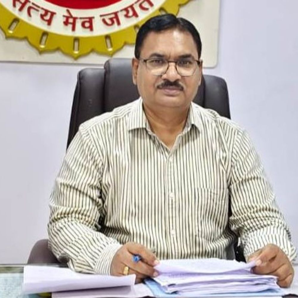 स्कूल में शराब पीकर आने की शिकायत:छात्र-छात्राओं को परेशान करने के आरोप, सागर के शिक्षक विजय सिंह राजपूत निलंबित