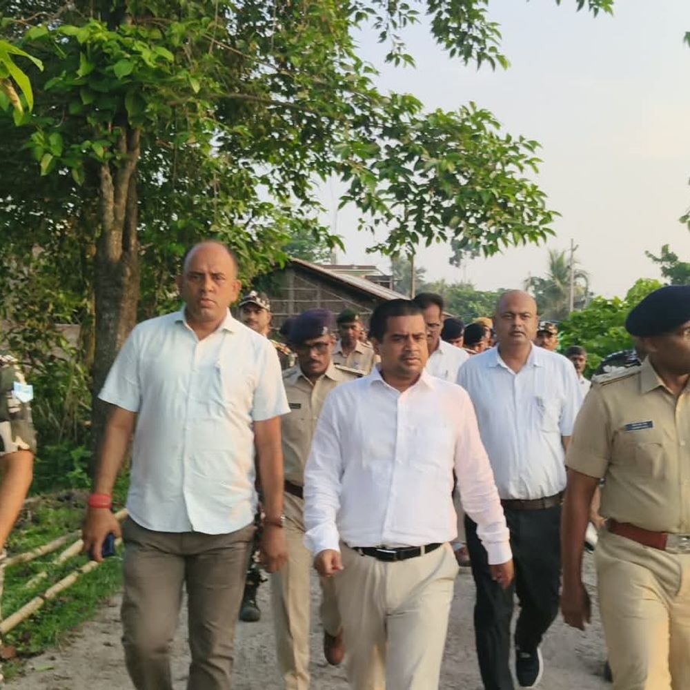 सुपौल में भारत-नेपाल सीमा पर 5 KM पैदल चला प्रशासन:नो मेंस लैंड से मुंशी पिपराही BOP तक निरीक्षण; तस्करी और अवैध निर्माण पर नजर