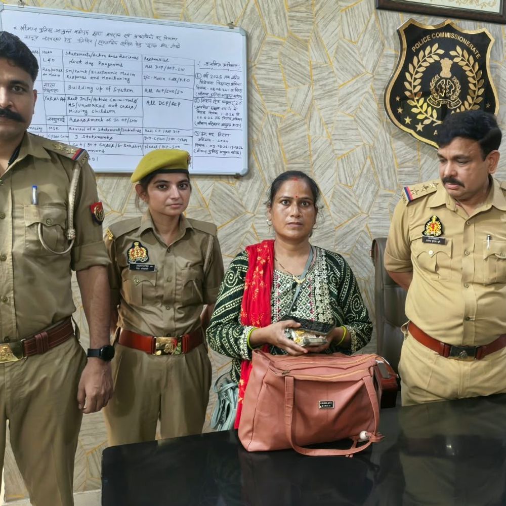 ऑटो में छूटा गहने-नकदी से भरा बैग, CCTV से मिला:आगरा पुलिस ने चालक को बुलाया, 40 हजार कैश समेत सामान बरामद