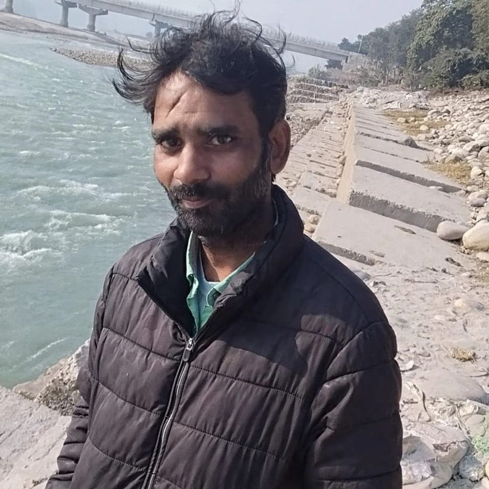 पीलीभीत में युवक की संदिग्ध हालात में मौत:निजी अंग पर नीले निशान मिले; भाई ने अनहोनी की आशंका जताई
