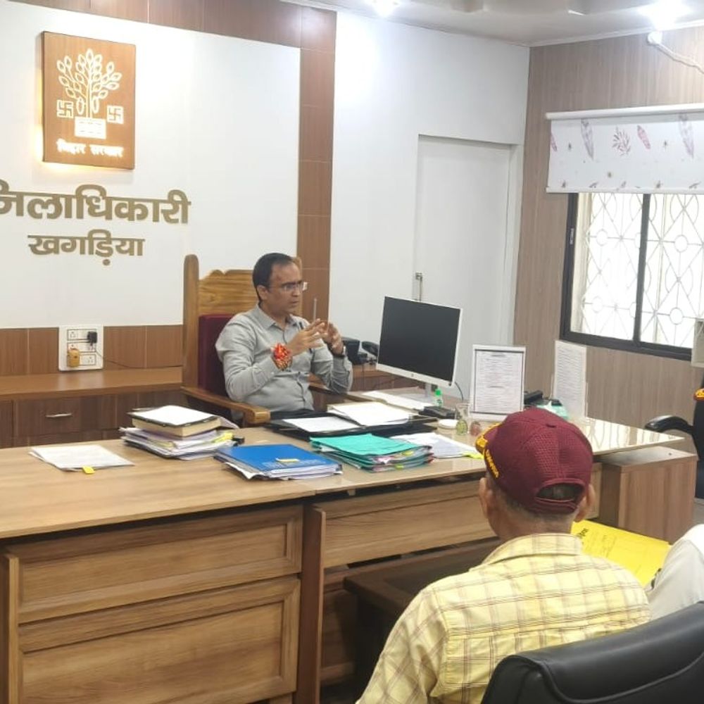 ‘सैनिक कल्याण से जुड़े मामलों को प्राथमिकता’:खगड़िया में सैनिकों-पूर्व सैनिकों की समस्याओं पर बैठक, डीएम बोले-‘तुरंत समाधान हो’