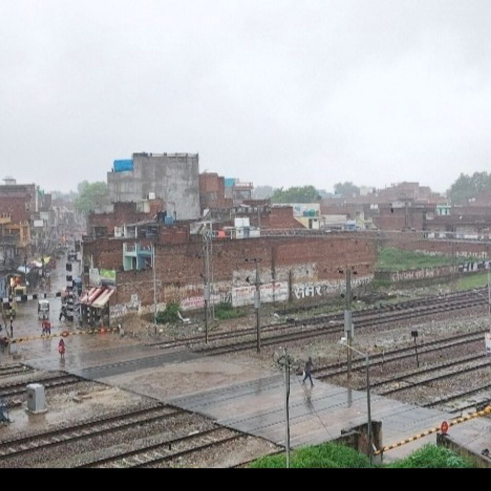 कौशांबी में भरवारी रेलवे फाटक 3 दिन बंद रहेगा:24 से 26 अगस्त तक ट्रैक मेंटेनेंस, रोही बाईपास से जाना होगा