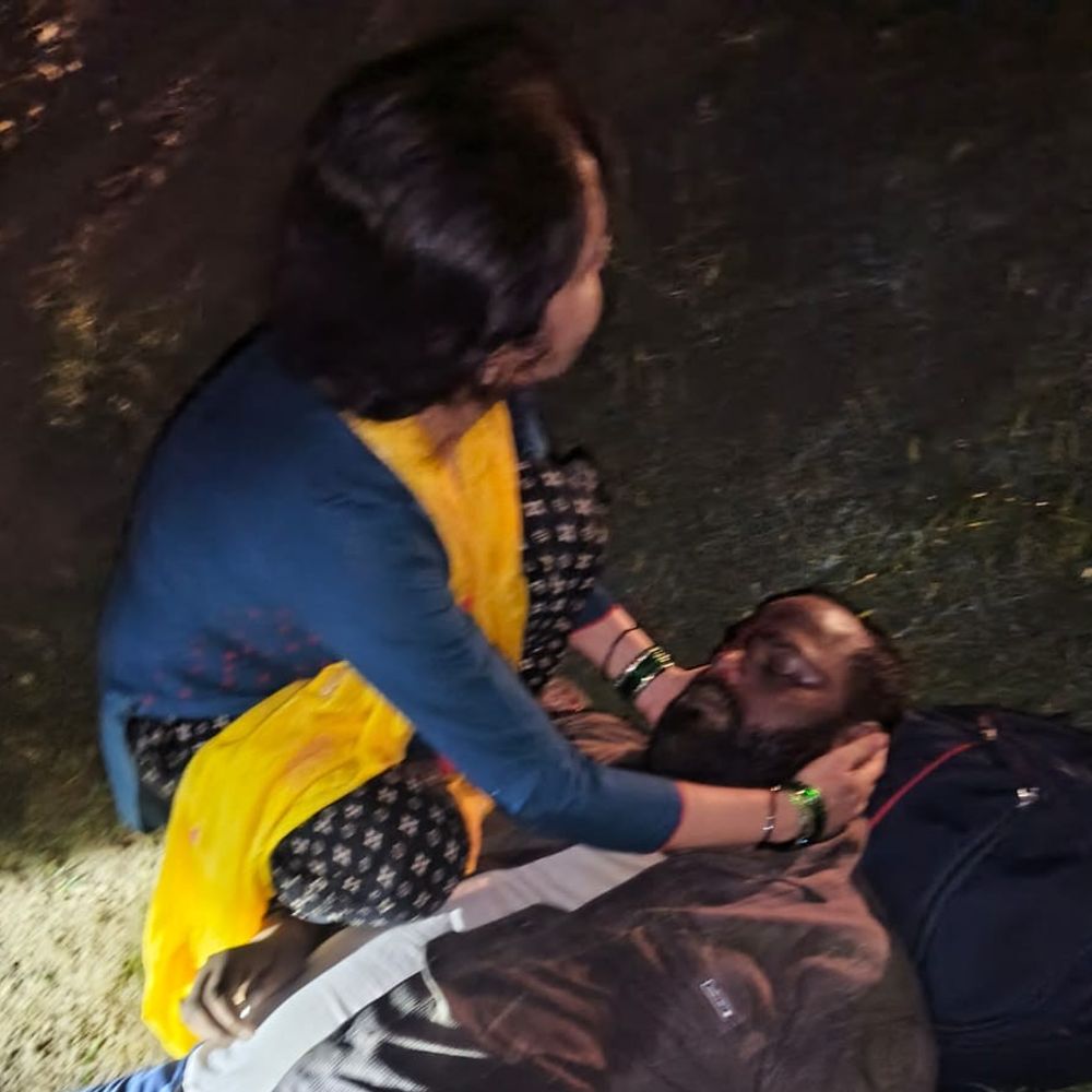 बाइक फिसलने से डाककर्मी की मौत:16 दिन पहले आगरा से उन्नाव हुआ था ट्रांसफर; 6 महीने पहले ही हुई थी शादी