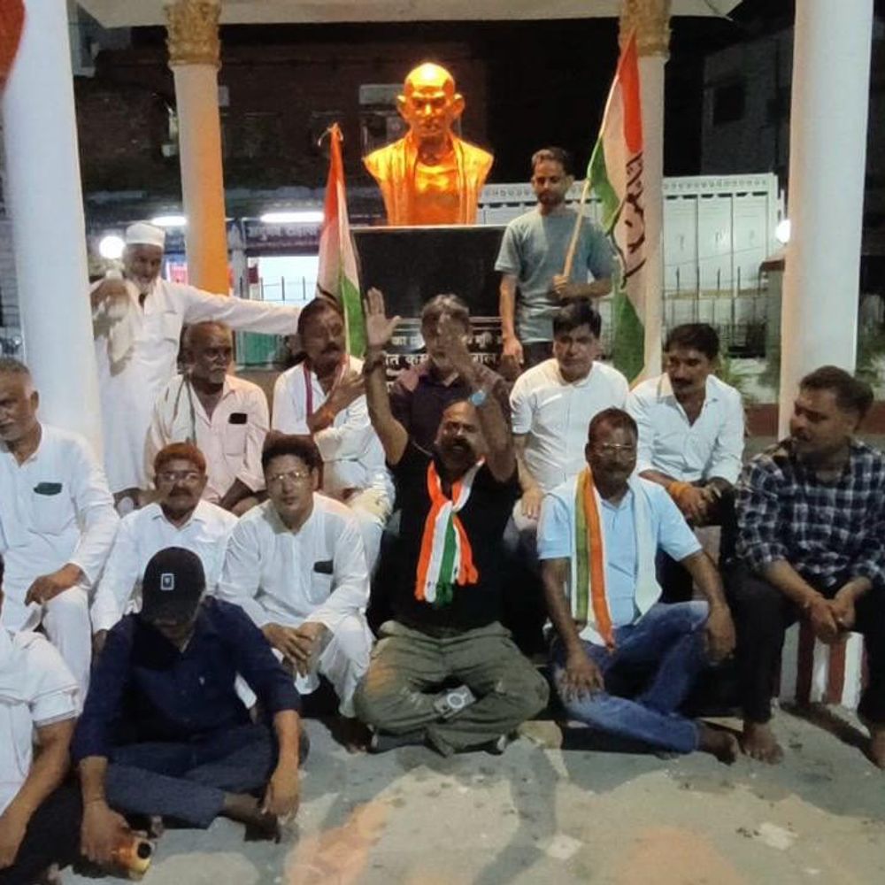 जौनपुर में कांग्रेस का प्रदर्शन:छात्रों पर लाठीचार्ज और पैलेट गन के खिलाफ FIR की मांग