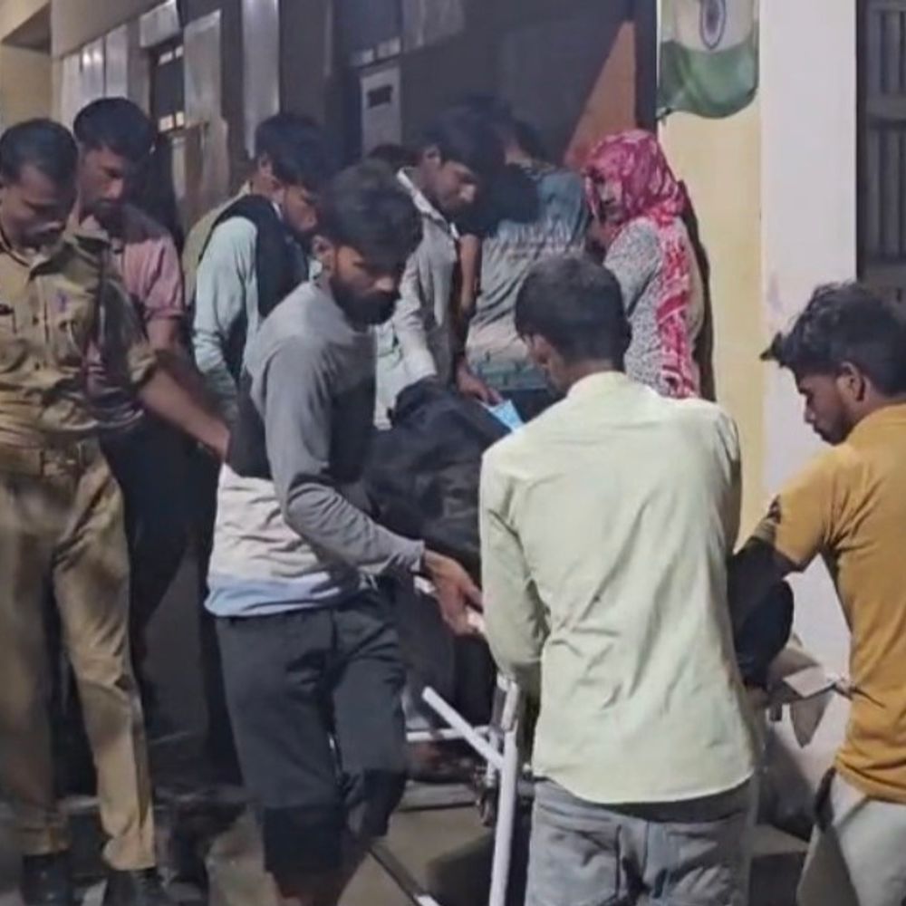ट्रैक्टर-ट्राली को बस ने मारी टक्कर, चालक की मौत:संभल के मेरठ-बदायूं हाईवे पर हुआ हादसा, सरिया लेकर लौट रहा था