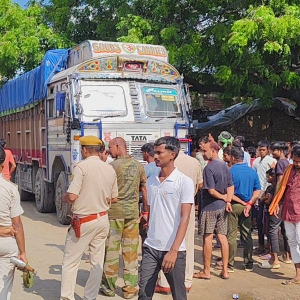 ट्रक कैबिन में खून से लथपथ मिला ड्राइवर का शव:शेखपुरा में नरकटियागंज से चीनी लेकर पहुंचा था, पहचान में जुटी पुलिस