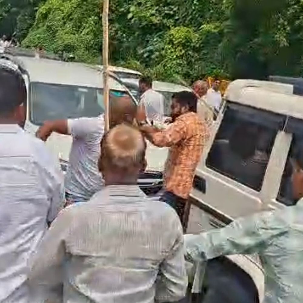 भाजपा नेता के स्वागत में वाहनों की ओवरटेकिंग पर विवाद:देवरिया में दोनों पक्षों पर केस: VIDEO से पहचान, 10 से ज्यादा नामजद