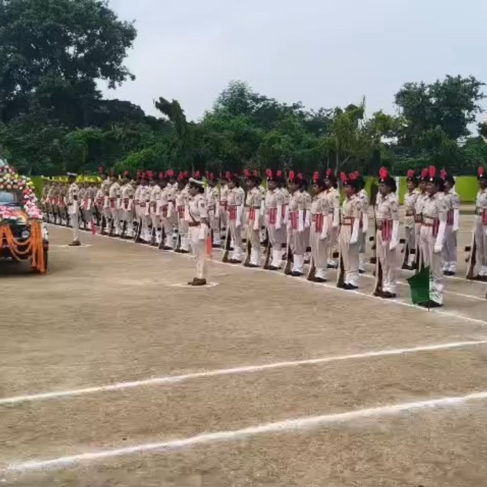 कैमूर में प्रभारी मंत्री संजय टाइगर ने फहराया तिरंगा:जगजीवन मैदान में 80वें स्वतंत्रता दिवस पर गिनाई विकास योजनाएं