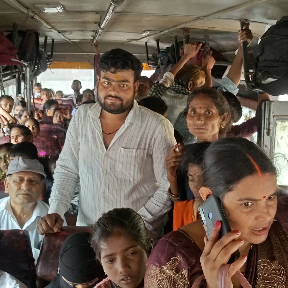 रक्षाबंधन पर महिलाओं को मुफ्त यात्रा:बांदा क्षेत्र में 480 बसों का हुआ संचालन, 13 हजार से अधिक ने किया सफर