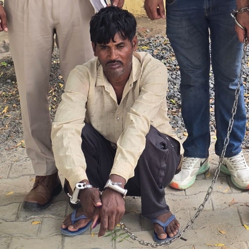 पलवल में 1.5 लाख का इनामी डकैत गिरफ्तार:परिवार को बंधक बनाकर डाली डकैती, सोने-चांदी के जेवर लूटे, कई महीने से चल रहा फरार
