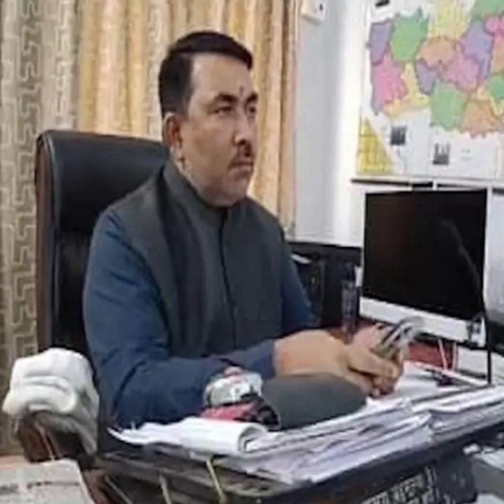 मुजफ्फरपुर के तत्कालीन डीईओ के ठिकानों पर रेड:प्राचार्य से मारपीट-रिश्वत के पहले लग चुके आरोप, अभी BBOSE के डिप्टी डायरेक्टर हैं