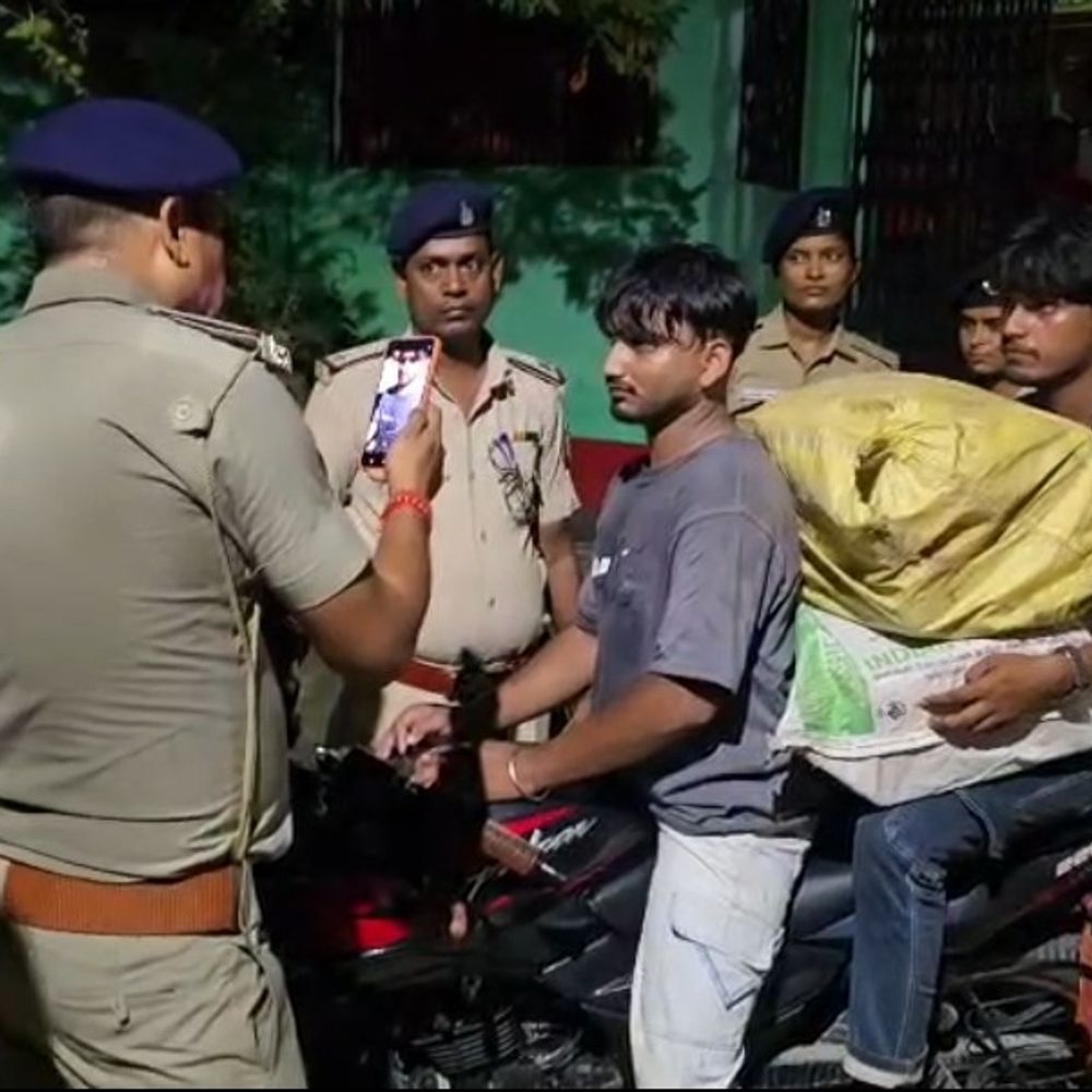 12.5 लाख के मादक पदार्थ के साथ 2 तस्कर गिरफ्तार:बेतिया में नेपाली बाइक सहित गिरफ्तार, NDPS एक्ट के तहत मामला दर्ज