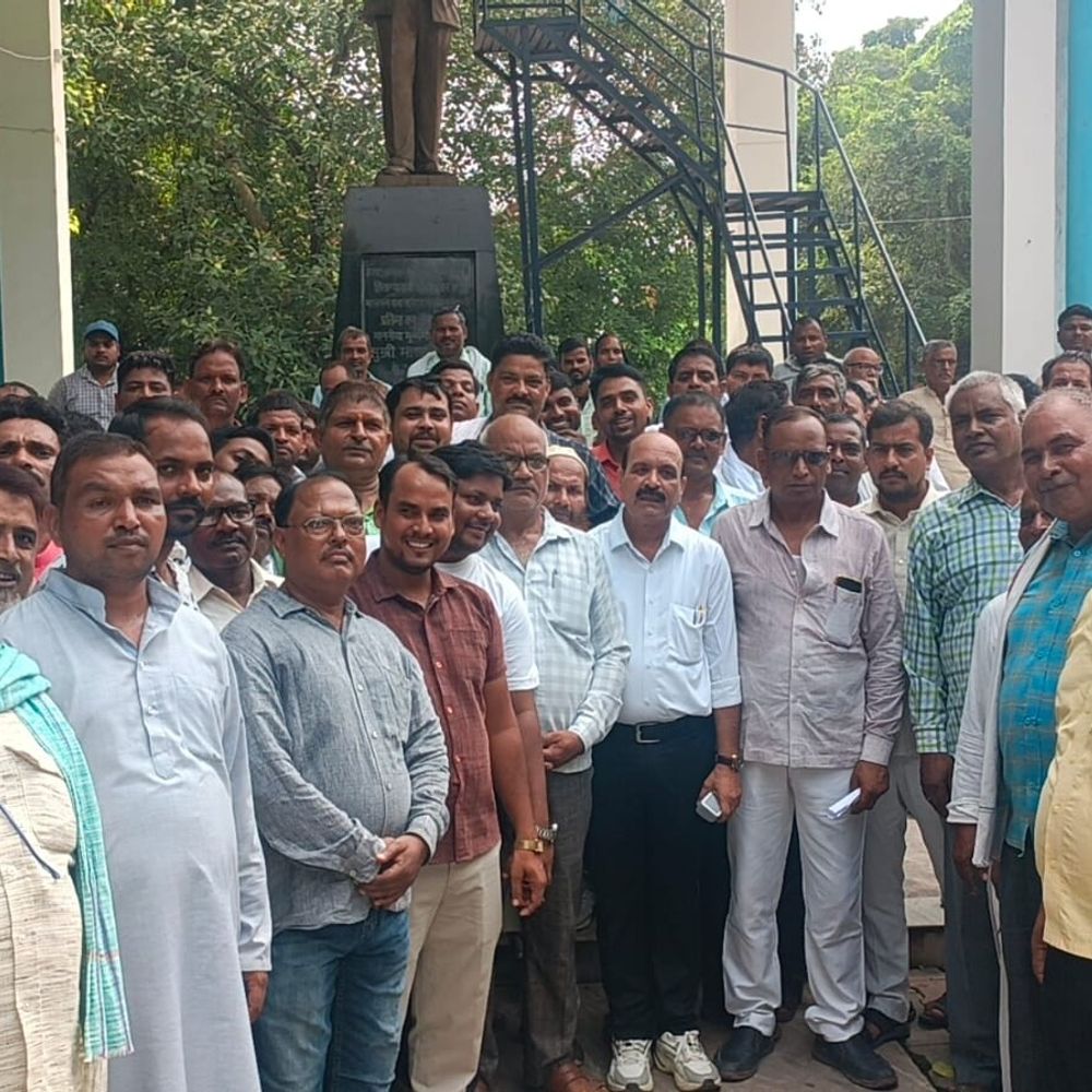 अम्बेडकरनगर में कोटेदारों ने किया प्रदर्शन:सप्लाई विभाग और ठेकेदारों पर मनमानी के आरोप, हड़ताल की चेतावनी