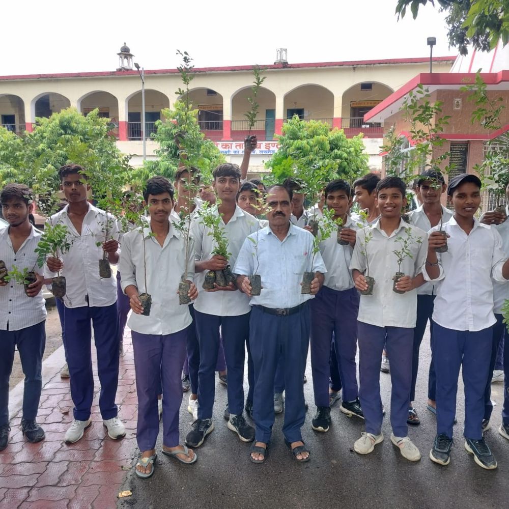 लखनऊ में पौधारोपण कार्यक्रम का आयोजन:बख्शी का तालाब इण्टर कॉलेज में 500 पौधे रोपे गए