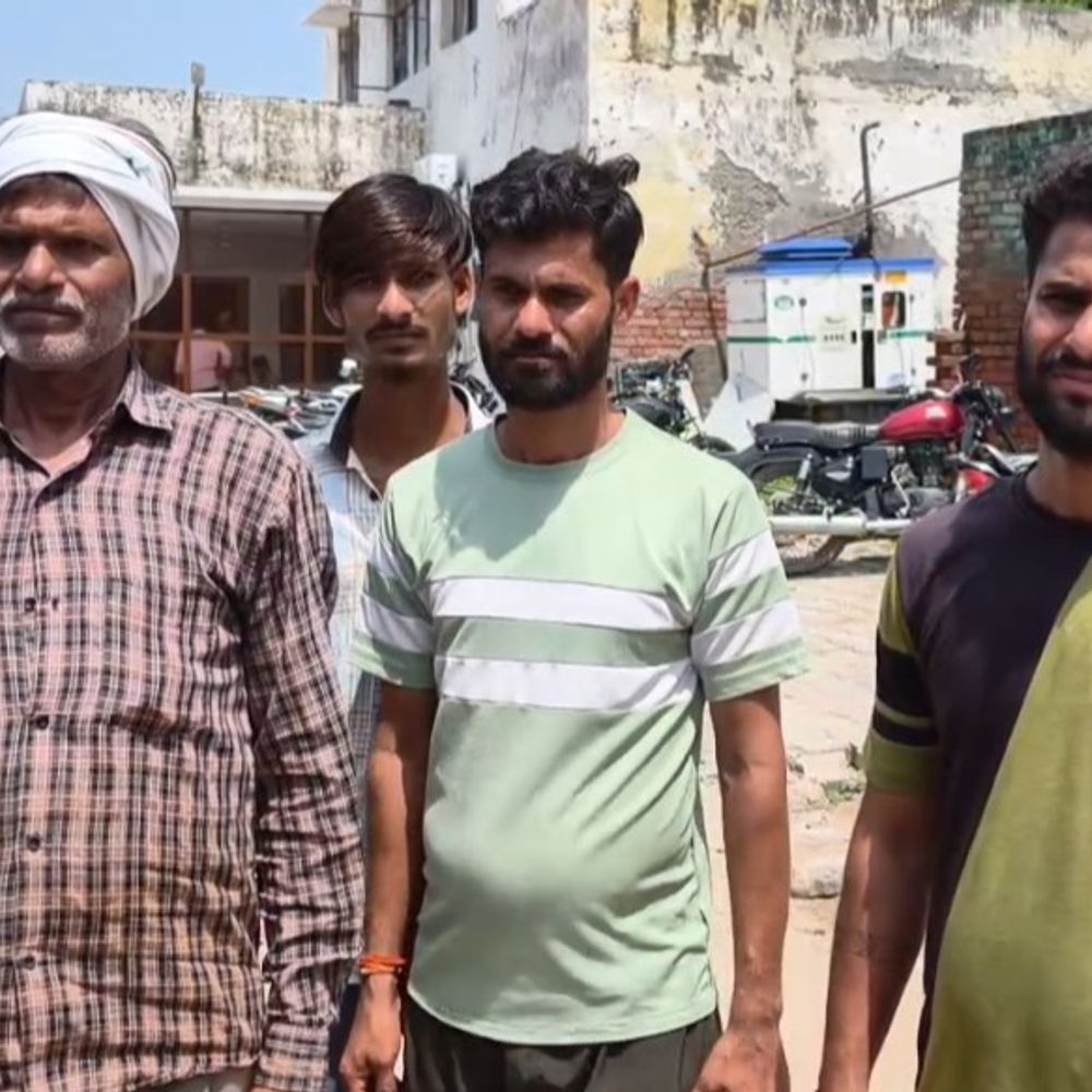 ग्रामीणों की होशियारी से टली भैंस चोरी, तीन नामजद फरार:एटा में खेत पर बंधी भैंस खोलकर ले जा रहे थे, केस दर्ज