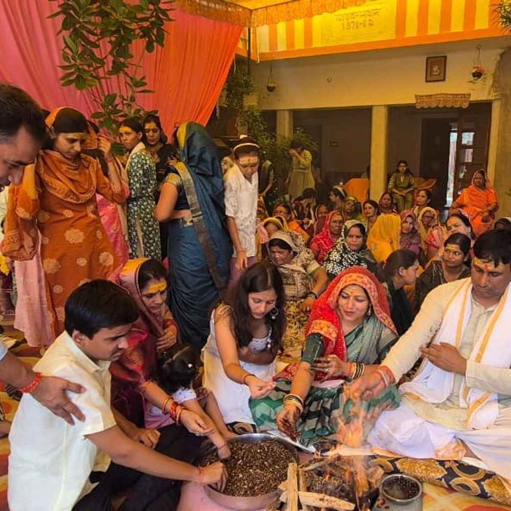 लखनऊ में भव्य रुद्राभिषेक और विशाल भंडारा:श्रद्धालुओं ने भगवान शिव की पूजा-अर्चना की, कई भाजपा नेता भी पहुंचे