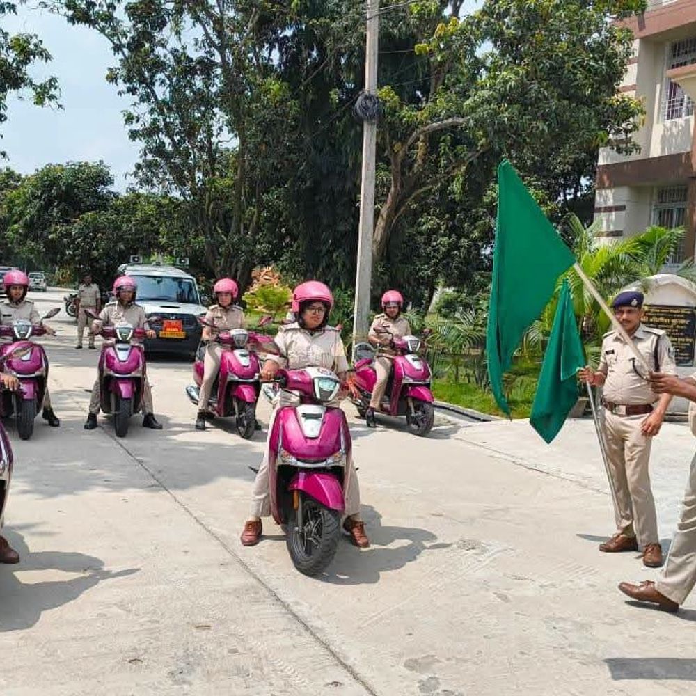 अररिया में ‘अभया ब्रिगेड’ का शुभारंभ:महिलाओं-बालिकाओं की सुरक्षा के लिए पुलिस दीदी टीम को हरी झंडी