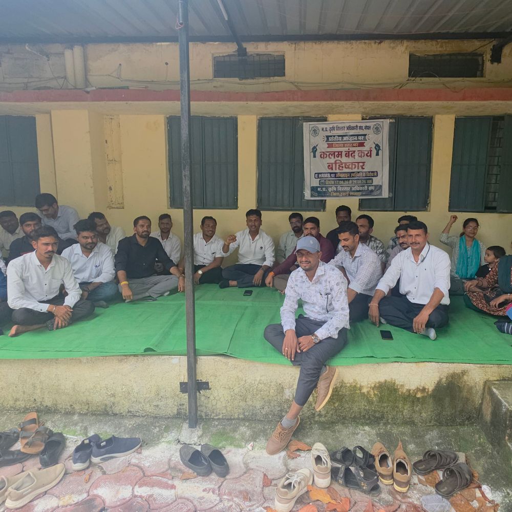 ई-अटेंडेंस के विरोध में कृषि विस्तार अधिकारी हड़ताल पर:बोले- खेतों में जाकर काम संभालना पड़ता, ऑनलाइन हाजरी लगाना मुश्किल