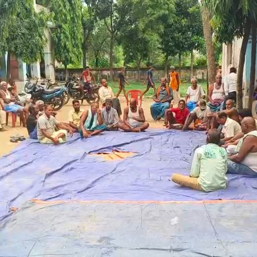 राजावर पंचायत में नशीले पदार्थों की बिक्री-सेवन पर प्रतिबंध:बांका में ग्रामीणों ने गांव को नशामुक्त बनाने का लिया संकल्प