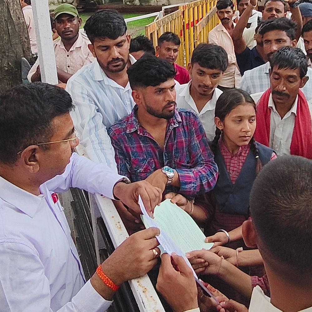 केसवी बालिका छात्रावास जर्जर, वार्डन पर दुर्व्यवहार का आरोप:छात्राओं ने धार एसडीएम को दिया ज्ञापन, जांच के निर्देश
