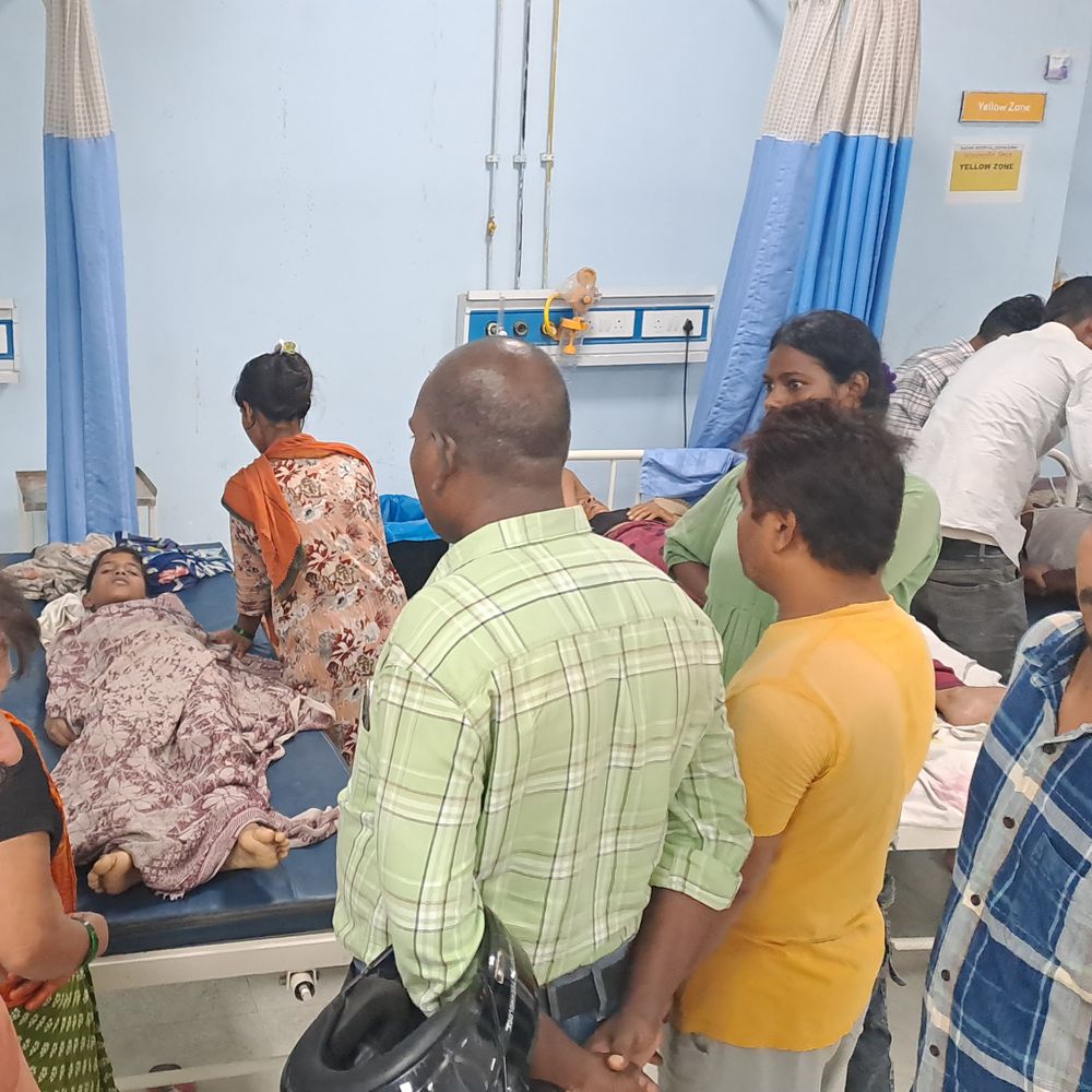 गोपालगंज में बिजली गिरने से 8 वर्षीय बच्चे की मौत:खेत से लौटते समय हादसा, भाई गंभीर; ग्रामीणों ने पहुंचाया अस्पताल, रेफर