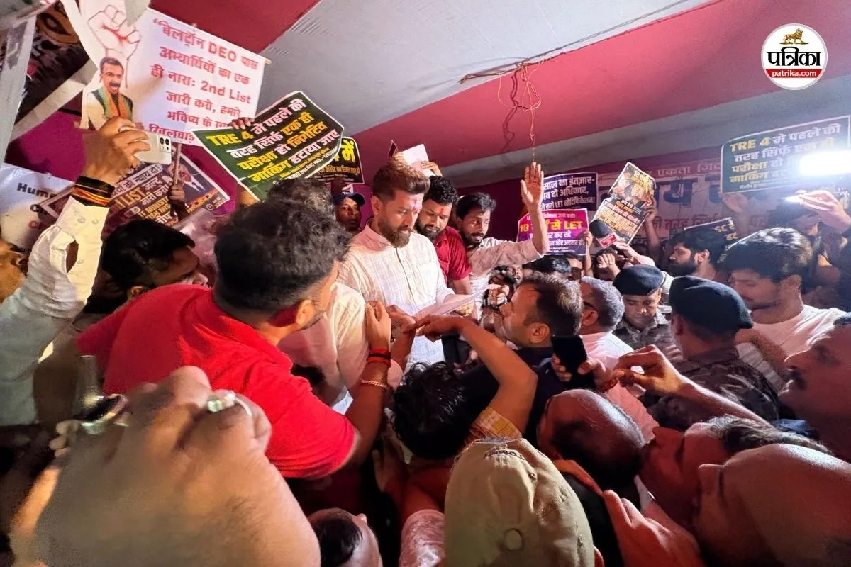 पटना पहुंचते ही प्रदर्शनकारी छात्रों से मिले चिराग पासवान, फिर सीएम से भी की मुलाकात, कहा- सत्ता में रहकर चुप नहीं बैठूंगा