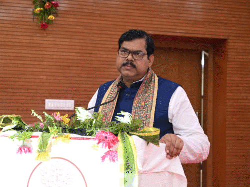 क्यों छात्रों ने शिक्षा मंत्री को मिस्टेक मिनिस्टर कहा:पहले फैसला, फिर बदलाव; जानिए मिथिलेश तिवारी के 5 बड़े ‘करेक्शन’