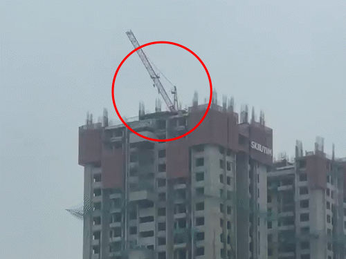 गढ़वा के युवक ने गुजरात में लगाई फांसी:निर्माणाधीन बिल्डिंग की 32वीं मंजिल पर क्रेन से लटककर दी जान, स्थानीय लोगों ने देखी बॉडी