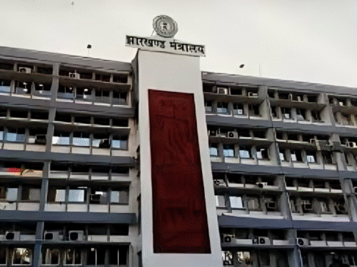 22 परीक्षाएं रद्द, 2394 अफसरों की नौकरी पर संकट:सेवा से हटाने का आदेश अभी जारी नहीं, हटाए गए तो कामकाज पड़ सकता है असर