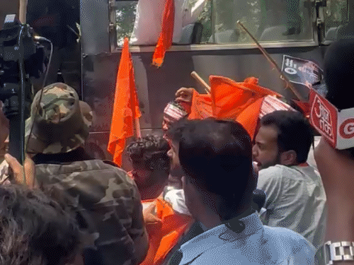 क्या छात्रों के आंदोलन को भाजपा ने हाईजैक कर लिया:छात्रों ने कहा- हमारे बीच कुछ असामाजिक तत्व शामिल थे; फायदा किसको, 3 पॉइंट में समझिए