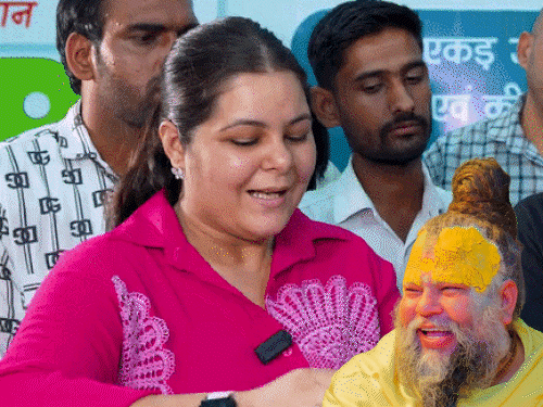 रामपाल बोला- प्रेमानंद महाराज कुछ नहीं, जीरो ज्ञान है:कहा- कृष्ण नाम छोड़कर ‘राधा-राधा’ बुलवा रहा; शास्त्र विरुद्ध साधना करा रहा, मोक्ष नहीं मिलेगा