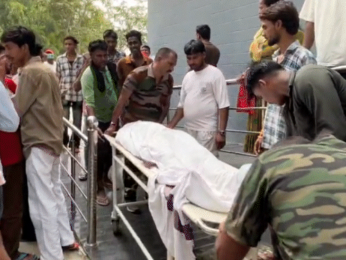 सेप्टिक टैंक में दम घुटने से 4 मजदूरों की मौत:गोपालगंज में सेन्टरिंग खोलने के समय गई जान, बचाने के प्रयास में एक युवक घायल