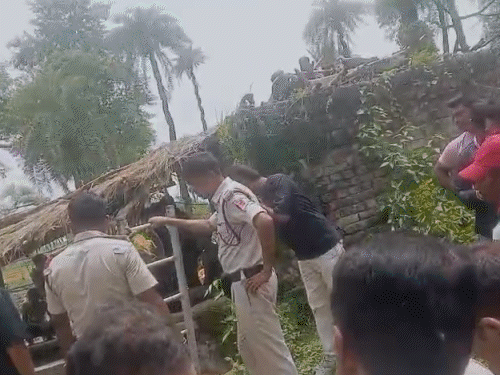 कुएं में जहरीली गैस का रिसाव,पिता-पुत्र समेत 4 की मौत:गयाजी में कुएं का मोटर ठीक करने उतरे थे; फायर ब्रिगेड का कर्मी भी बेहोश