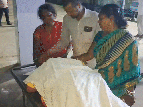 80 रुपए के विवाद में महिला की मौत,VIDEO:जमुई में बेटे को बचाने पहुंची थी मां,सीने पर मारा मुक्का;कोल्ड ड्रिंक के पैसे को लेकर मारपीट