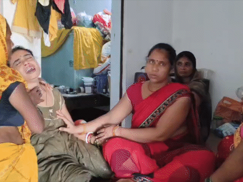 लद्दाख में भूस्खलन की चपेट में आए भोजपुर के दोस्त:खारदुंगला से लौटते समय पहाड़ से गिरा मलबा; अभिजीत की मौके पर मौत, सोनू ने अस्पताल में तोड़ा दम