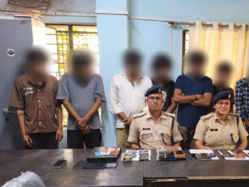 पीएम मुद्रा लोन का झांसा देकर साइबर ठगी:पटना में 9 गिरफ्तार, फेसबुक-इंस्टाग्राम पर देते थे विज्ञापन; प्रोसेसिंग फीस-GST के नाम पर करते थे ठगी