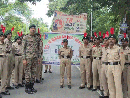 पूर्णिया में एनसीसी कैडेट्स ने निकाली जागरूकता रैली:टीबी मुक्त भारत अभियान के तहत दिया बचाव का संदेश; लोगों से सावधानी बरतने की अपील