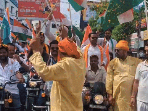 मुजफ्फरपुर में निकली तिरंगा यात्रा:200 बाइक के साथ 5 किलोमीटर तक चला काफिला; ‘वंदे मातरम’ से गूंजा शहर